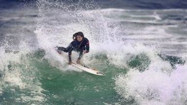 Maya Gabeira in Hawaii 2009 - Trailer