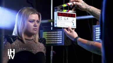 Kelly Clarkson Talks 2019 Billboard Music Awards, Shawn Mendes, Cardi B & More